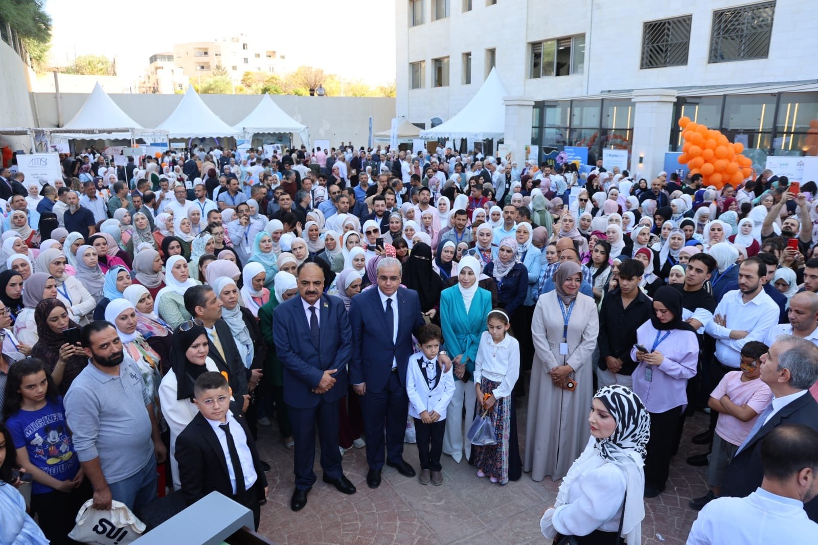 البدور في “يوم التغيير”: بعثات لأبناء موظفي الصحة ومخاطبات لتخصيص أراضي في مدينة عمرة