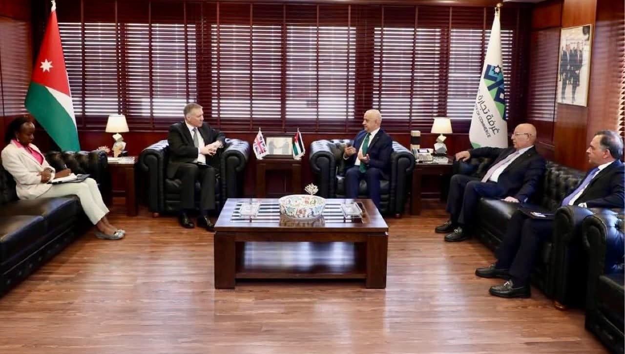 تجارة عمان تدعو لتحويل مخرجات زيارة الملك لبريطانيا الى استثمارات